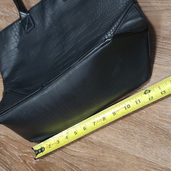 Beauty Boutique Reptile Textured Large Shoulder Bag Neutral Contemporary Modern - Picture 5 of 15